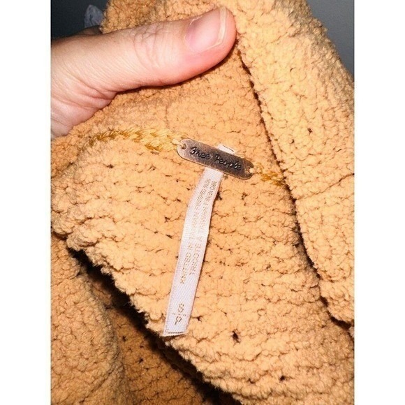 FP1 Free People Be Yours Cowl Neck Camel Pullover sweater size Small Oversized - Picture 7 of 10